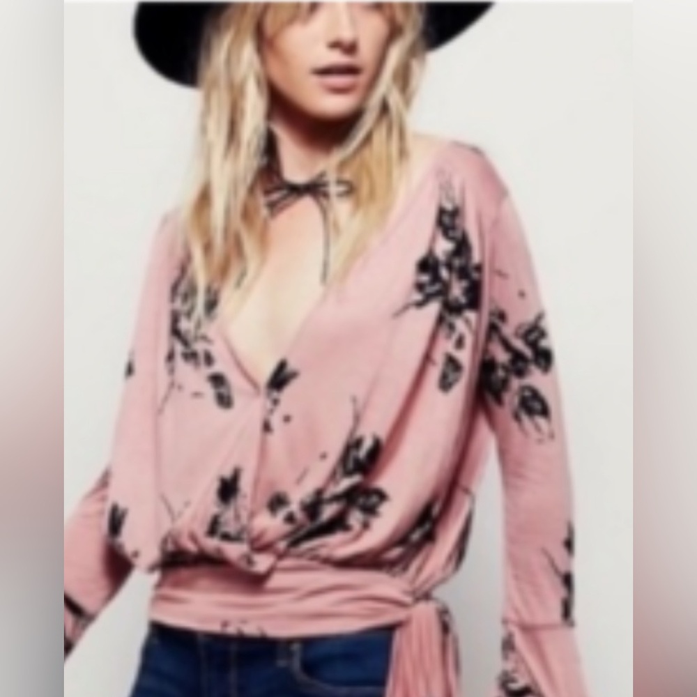 FREE PEOPLE FIONA DUSTY FLORAL WRAP TOP